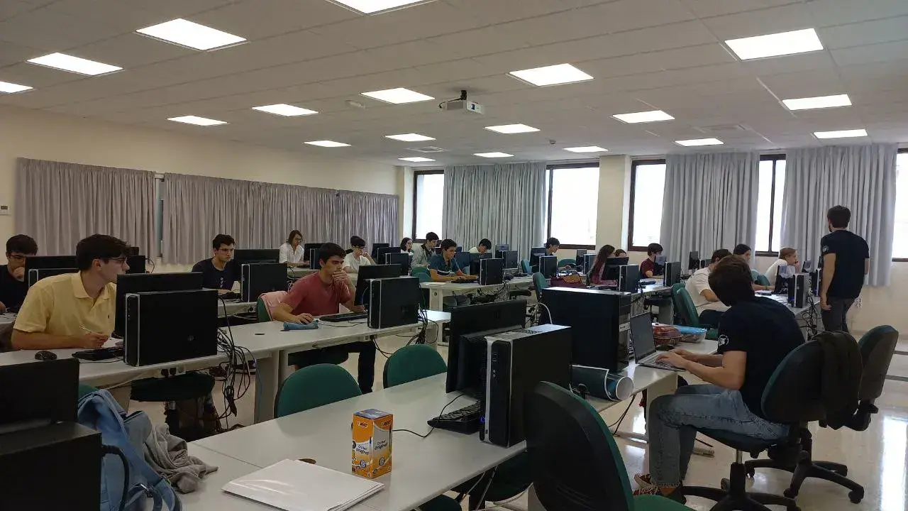 Foto grupal de los participantes del CompliCAUS II