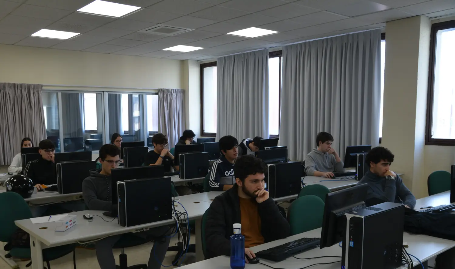 Foto grupal de los participantes del CompliCAUS III